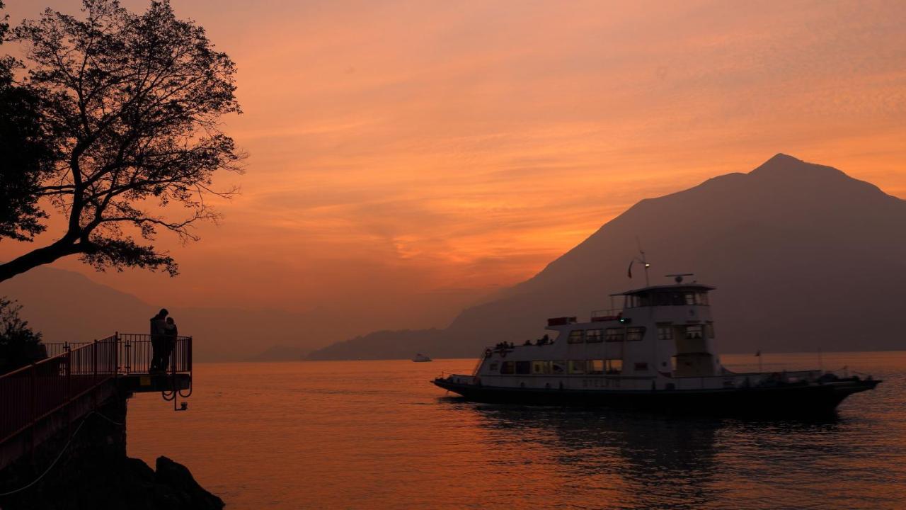 Casa In Riva Al Lago Varenna Exterior photo